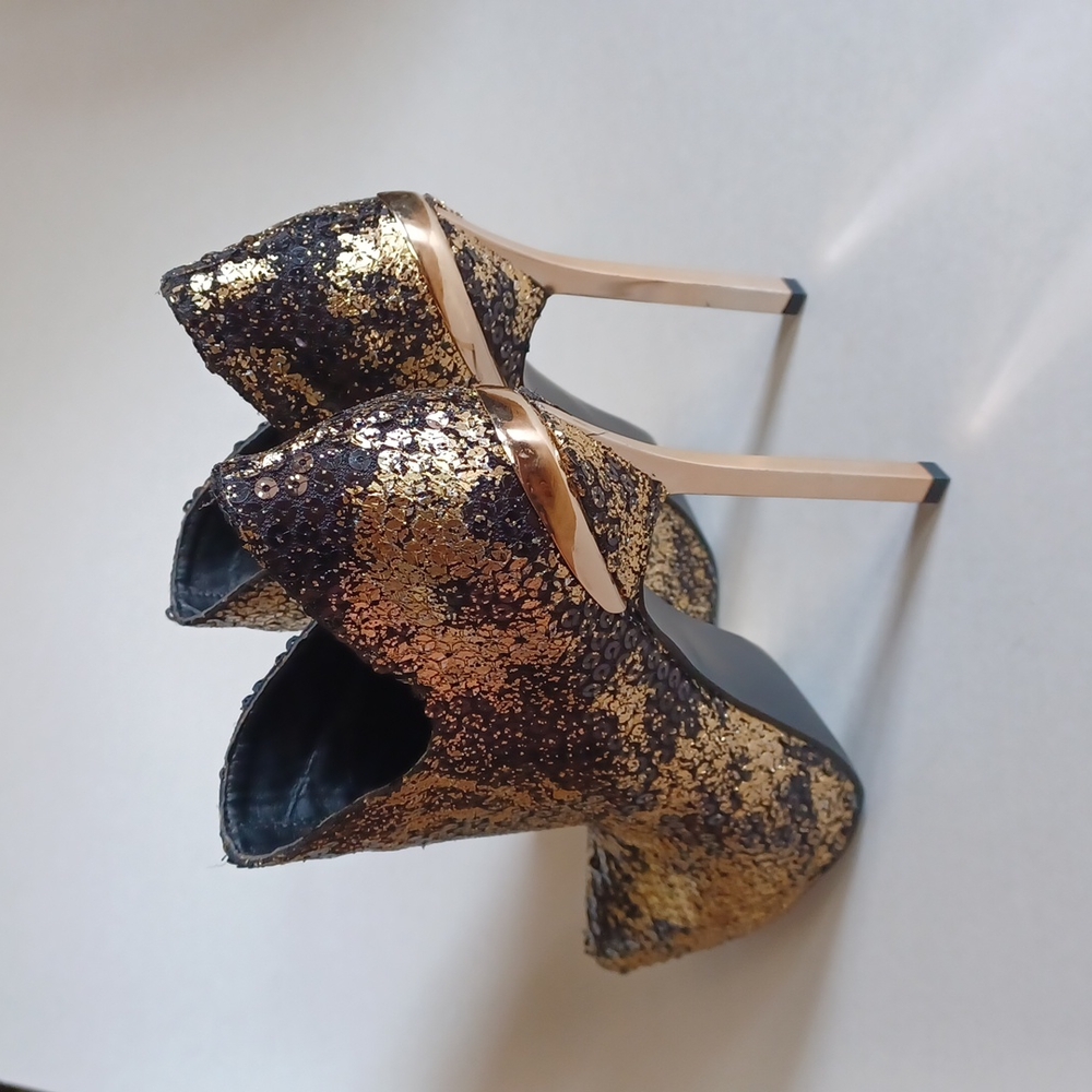 Sparkling gold and black sky high heels size 7.5